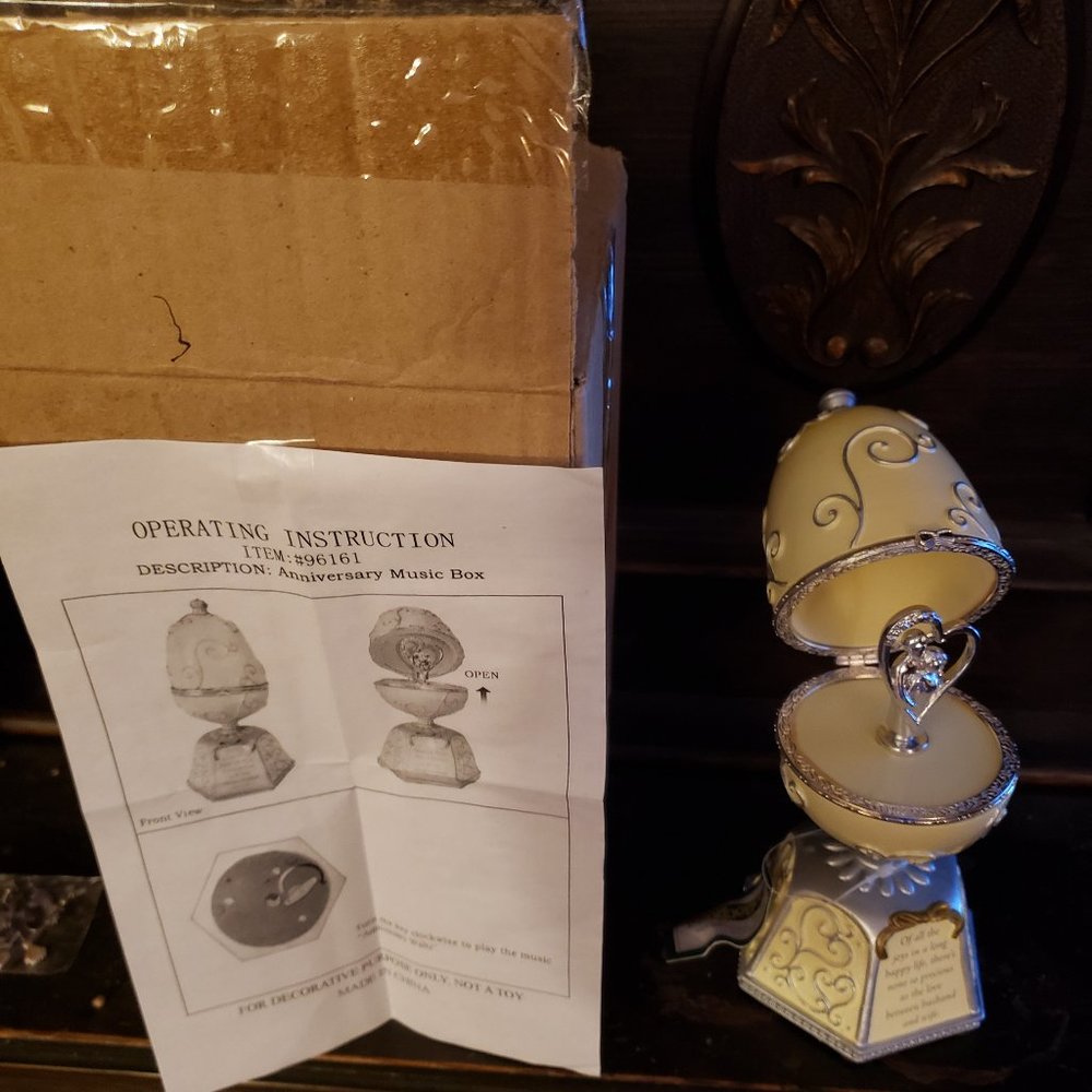 Porcellan Egg Anniversary Music Box